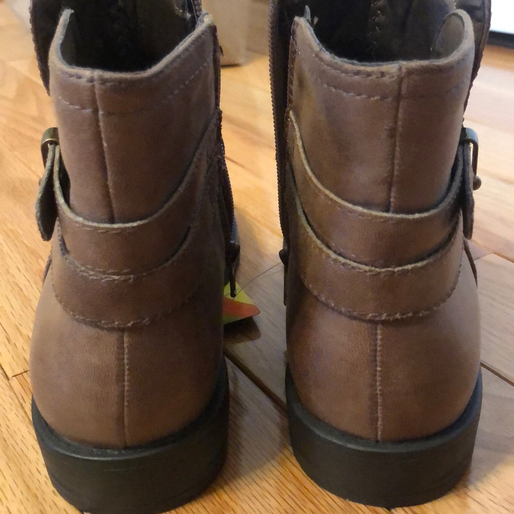 Adorable boots - Picture 5 of 10